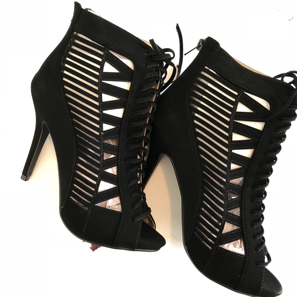 ❤️Black strappy stiletos